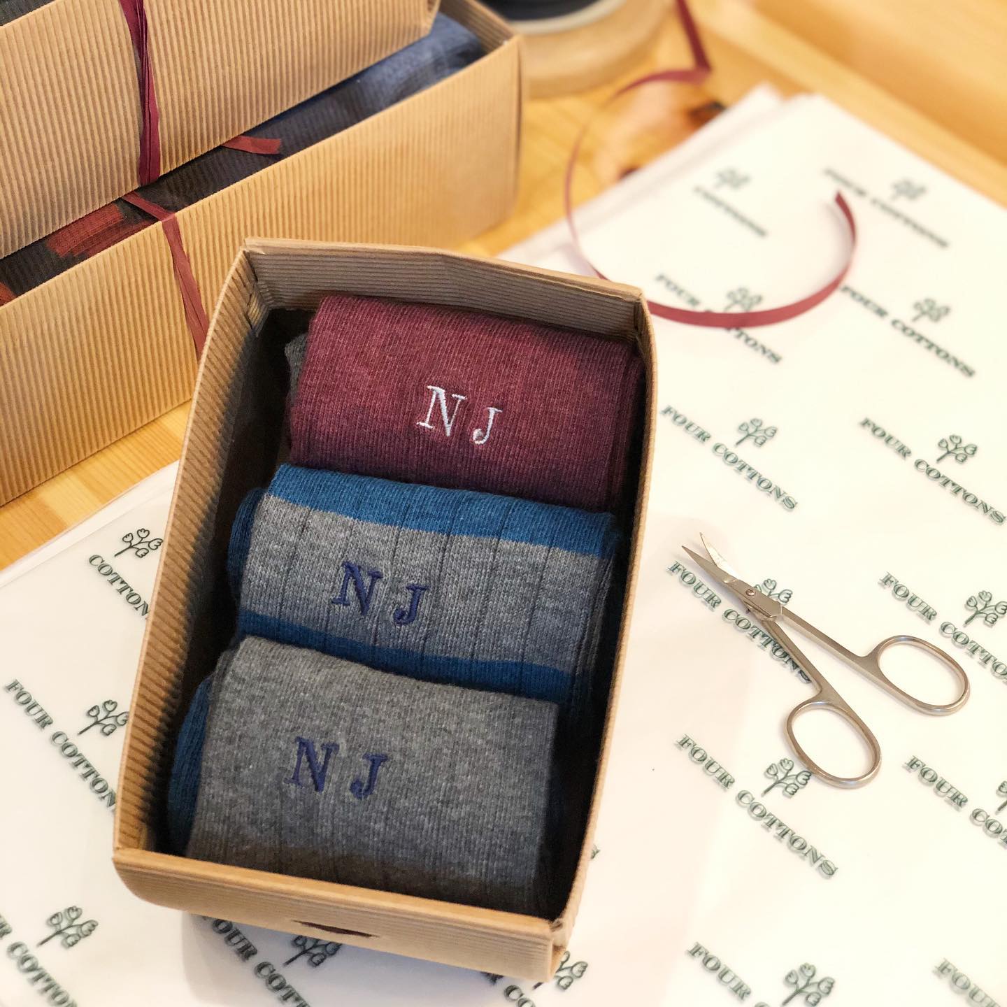 Preparando, preparando.... pedidos que salen ❤️🙌🏽 Gracias por confiar en nosotros siempre. 

#fourcottons #socks #calcetines #cotton #algodon #madeinspain #personalizado #regalosoriginales #regalos #pedidos #iniciales #bordado #losautenticos